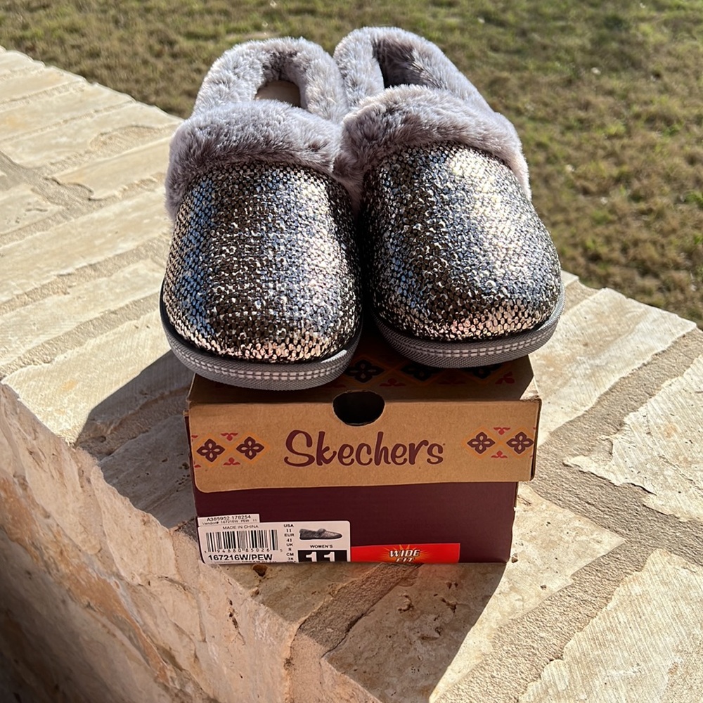 NEW Skechers Women’s Cozy Campfire Dream Glam Pewter Slippers, Size 11 W… - Picture 9 of 13